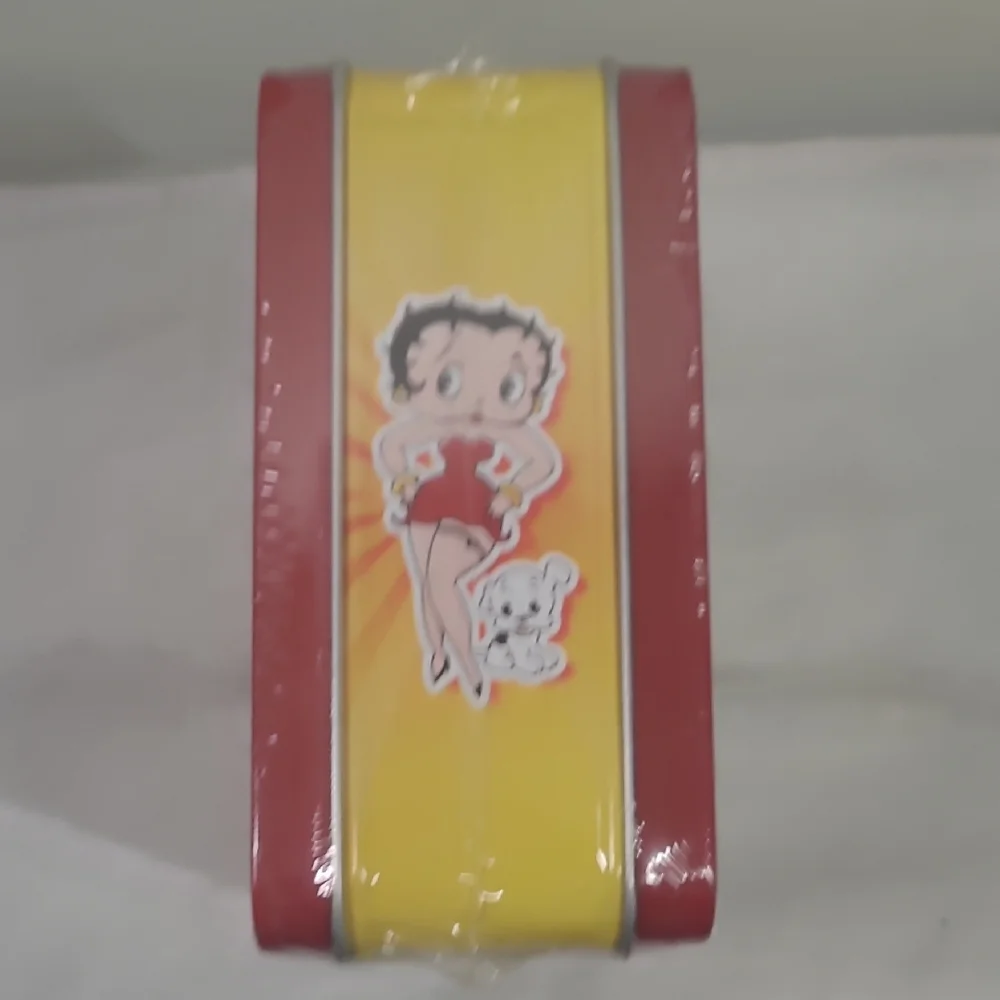 Vintage Betty Boop Red and Yellow Kids Lunch Box With DVDS Inside. - Picture 3 of 7